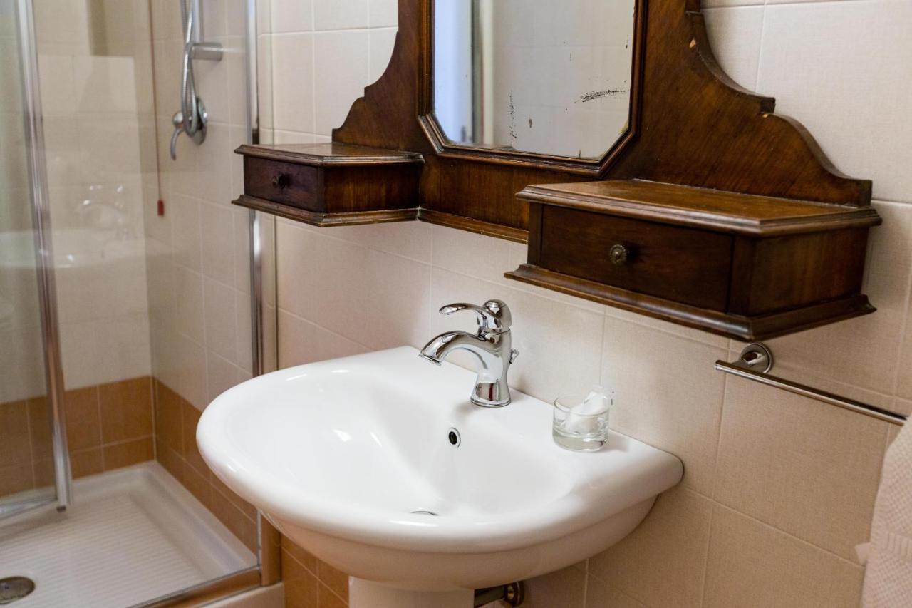 Room En Suite La Corte Ассизи Экстерьер фото
